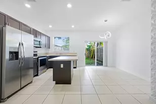 2739 SE 17th St, Homestead, FL 33035 - Photo 2