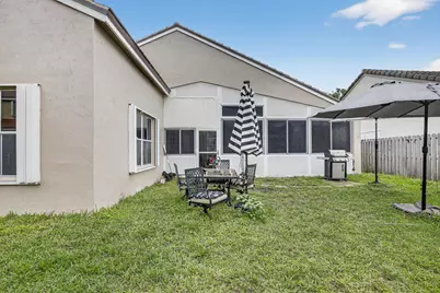 495 Carrington Lane, Weston, FL 33326 - Photo 32