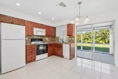 8107 NW 96th Avenue, Tamarac, FL 33321 - Photo 8