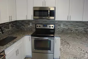 594 Springdale Cir, Palm Springs, FL 33461 - Photo 10