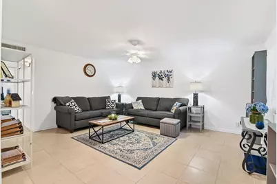 389 Capri, Delray Beach, FL 33484 - Photo 4