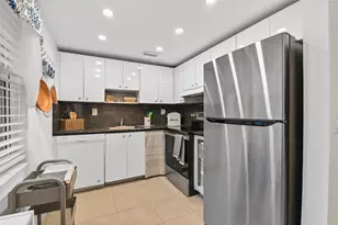 389 Capri, Delray Beach, FL 33484 - Photo 10