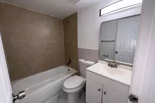 1095 W 77th St, Hialeah, FL 33014 - Photo 8