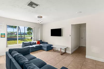 1121 N 66th Terrace, Hollywood, FL 33024 - Photo 8