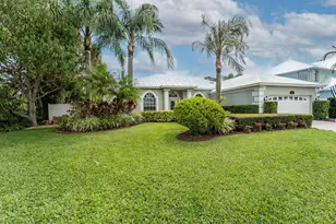 527 NW Bellworth Pl, Jensen Beach, FL 34957 - Photo 4