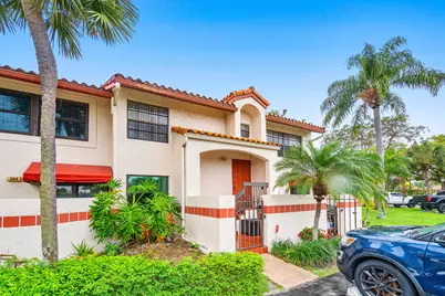 312 Liberty Court, Deerfield Beach, FL 33442 - Photo 2