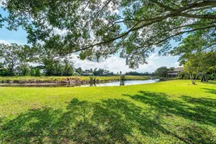 2320 Las Casitas Dr, Wellington, FL 33414 - Photo 22