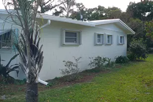 2921 Sherwood Ln, Fort Pierce, FL 34982 - Photo 4