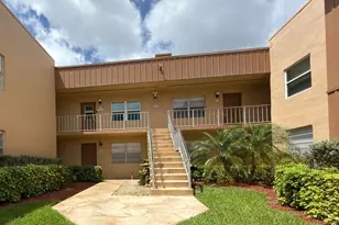 465 Flanders J, Delray Beach, FL 33484 - Photo 2