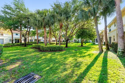 6102 Seminole Gardens Circle, Riviera Beach, FL 33418 - Photo 18