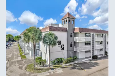 400 SE 10th Street #303, Deerfield Beach, FL 33441 - Photo 2