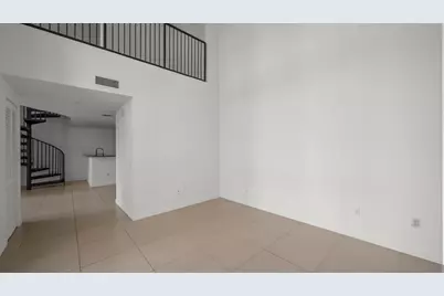 300 S Biscayne Boulevard #L-832, Miami, FL 33131 - Photo 8