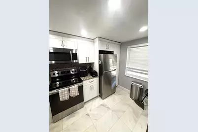 605 Oaks Drive #304, Pompano Beach, FL 33069 - Photo 4