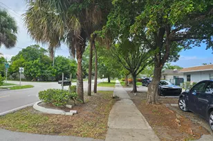 747 S Swinton Ave, Delray Beach, FL 33444 - Photo 2