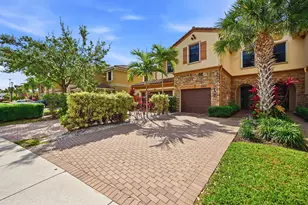 10415 Wellington Parc Dr, Wellington, FL 33449 - Photo 2