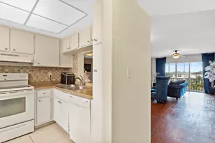 1101 Crystal Lake Dr, Deerfield Beach, FL 33064 - Photo 6