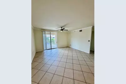 6510 Emerald Dunes Drive #304, West Palm Beach, FL 33411 - Photo 4