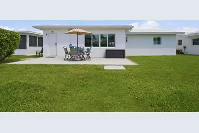 2390 SW 14th Avenue, Boynton Beach, FL 33426 - Photo 16