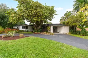 2829 NE 17th Ave, Wilton Manors, FL 33334 - Photo 2
