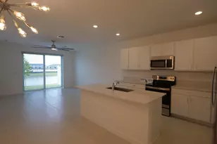 206 SE Woodbark St, Port Saint Lucie, FL 34984 - Photo 4