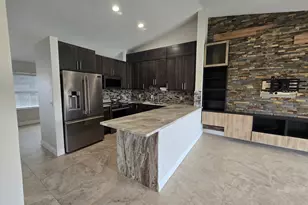 706 Freedom Ct, Deerfield Beach, FL 33442 - Photo 4