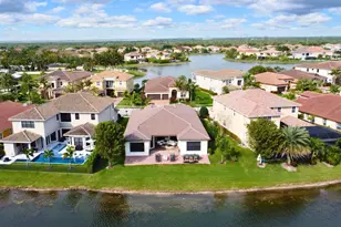 10360 Peninsula Pl, Parkland, FL 33076 - Photo 2