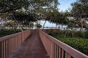 8200 Lakeshore Dr, Hypoluxo, FL 33462 - Photo 46