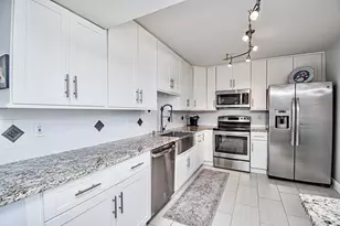 8200 Lakeshore Dr, Hypoluxo, FL 33462 - Photo 10