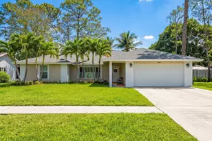 1064 Raintree Ln, Wellington, FL 33414 - Photo 2