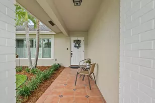1064 Raintree Ln, Wellington, FL 33414 - Photo 4