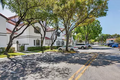 301 SW 158th Terrace #204, Pembroke Pines, FL 33027 - Photo 2