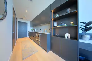 20 NE 11th St, Miami, FL 33132 - Photo 10