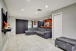 10723 NW 11th St, Pembroke Pines, FL 33026 - Photo 6