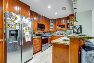 10723 NW 11th St, Pembroke Pines, FL 33026 - Photo 8