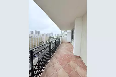 401 Golden Isles Drive, Hallandale Beach, FL 33009 - Photo 24