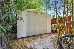 112 San Juan Dr, Palm Springs, FL 33461 - Photo 42
