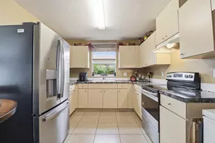 209 NE 35th St, Oakland Park, FL 33334 - Photo 8