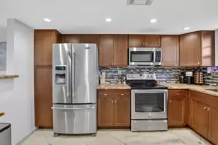 3001 W Rolling Hills Cir, Davie, FL 33328 - Photo 4