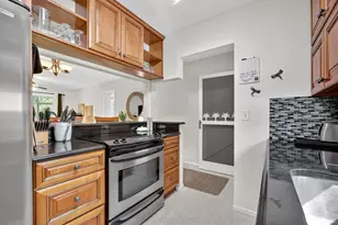 262 SE Monterey Ave, Stuart, FL 34996 - Photo 10