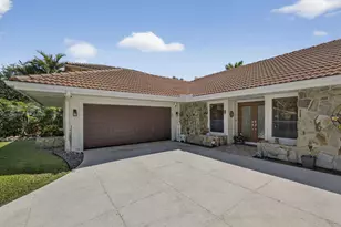 9 Kintyre Rd, Palm Beach Gardens, FL 33418 - Photo 4