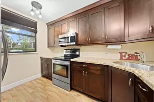 8421 Forest Hills Dr, Coral Springs, FL 33065 - Photo 4