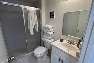 1301 NE Miami Gardens Dr, Miami, FL 33179 - Photo 6