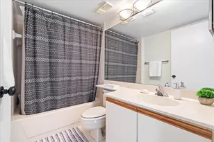 7564 Regency Lake Dr, Boca Raton, FL 33433 - Photo 4