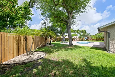 21521 E Hollandaire Dr Drive E, Boca Raton, FL 33433 - Photo 28