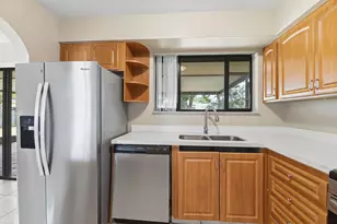 7670 NW 11th Ct, Pembroke Pines, FL 33024 - Photo 8