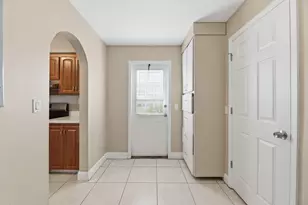 7670 NW 11th Ct, Pembroke Pines, FL 33024 - Photo 12