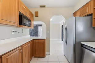 7670 NW 11th Ct, Pembroke Pines, FL 33024 - Photo 10