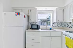 4810 NW 49th Dr, Tamarac, FL 33319 - Photo 8