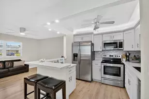 582 Monaco Way, Delray Beach, FL 33446 - Photo 2