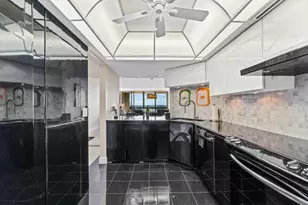 2400 Presidential Way, West Palm Beach, FL 33401 - Photo 10